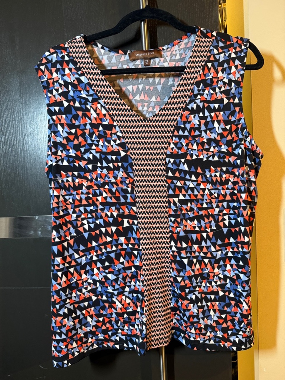 Sleeveless Geometric V-Neck Camisole in Navy, Red & White